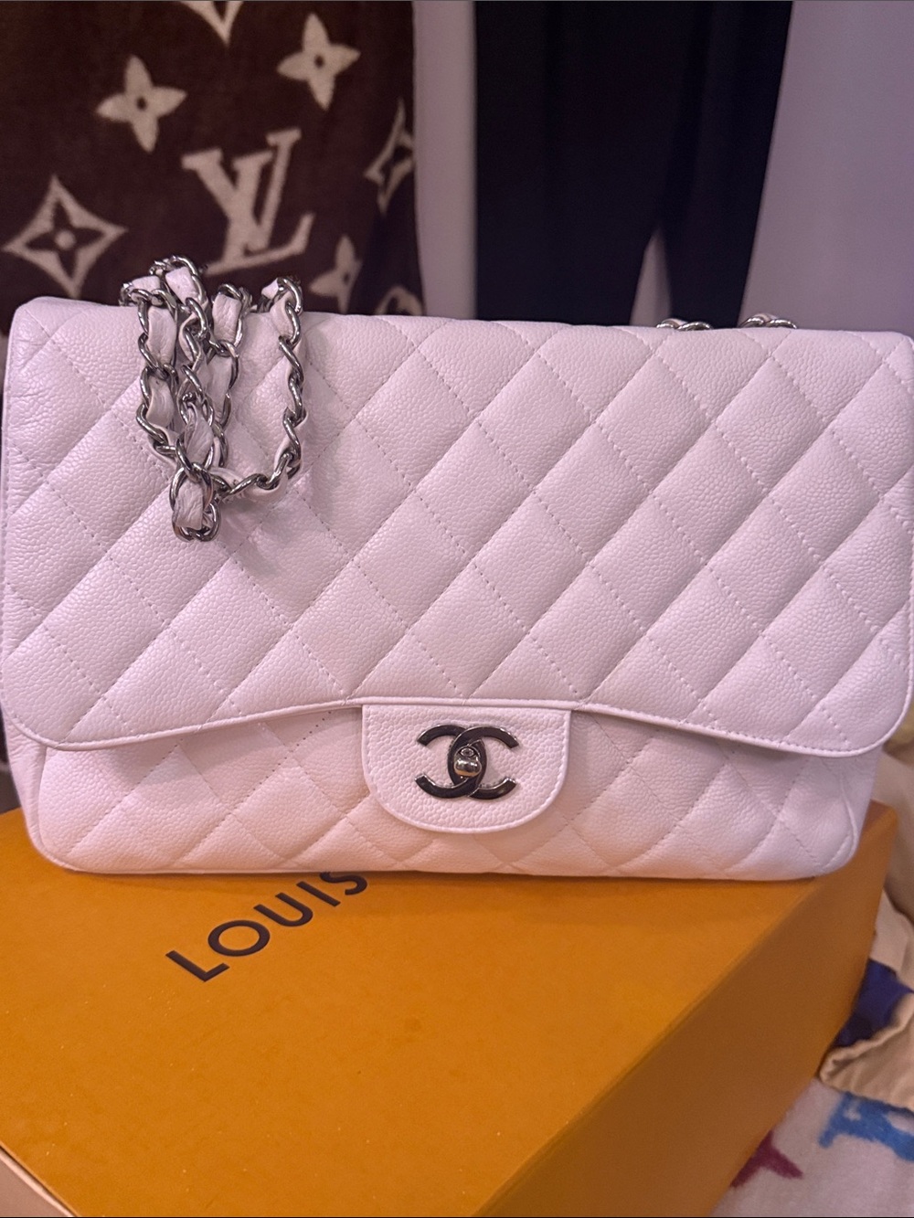 CHANEL Quilted Shoulder Bag in white  with Silver Hardware